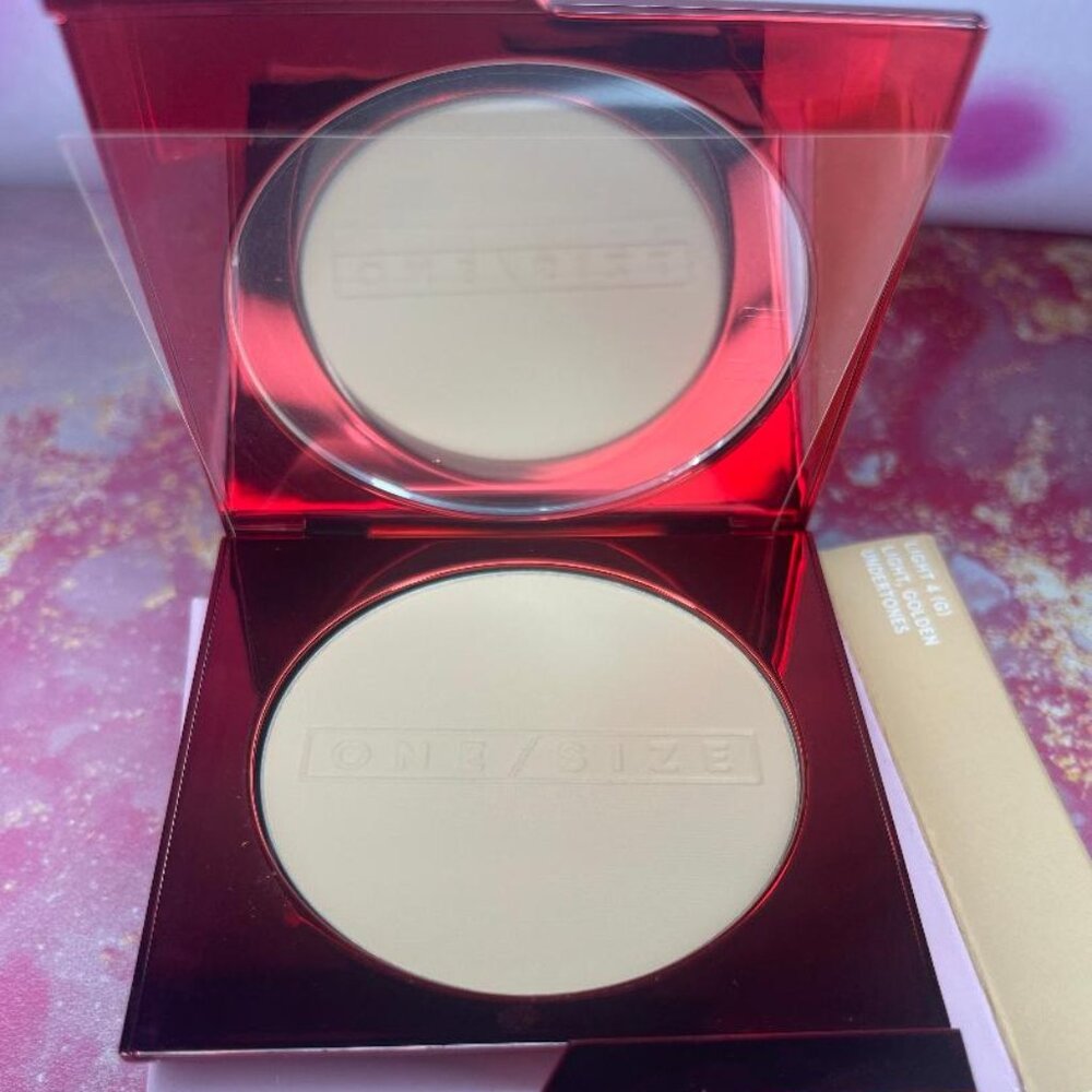 One Size Turn Up the Base Versatile Foundation Powder in Shade (Light 4 G)